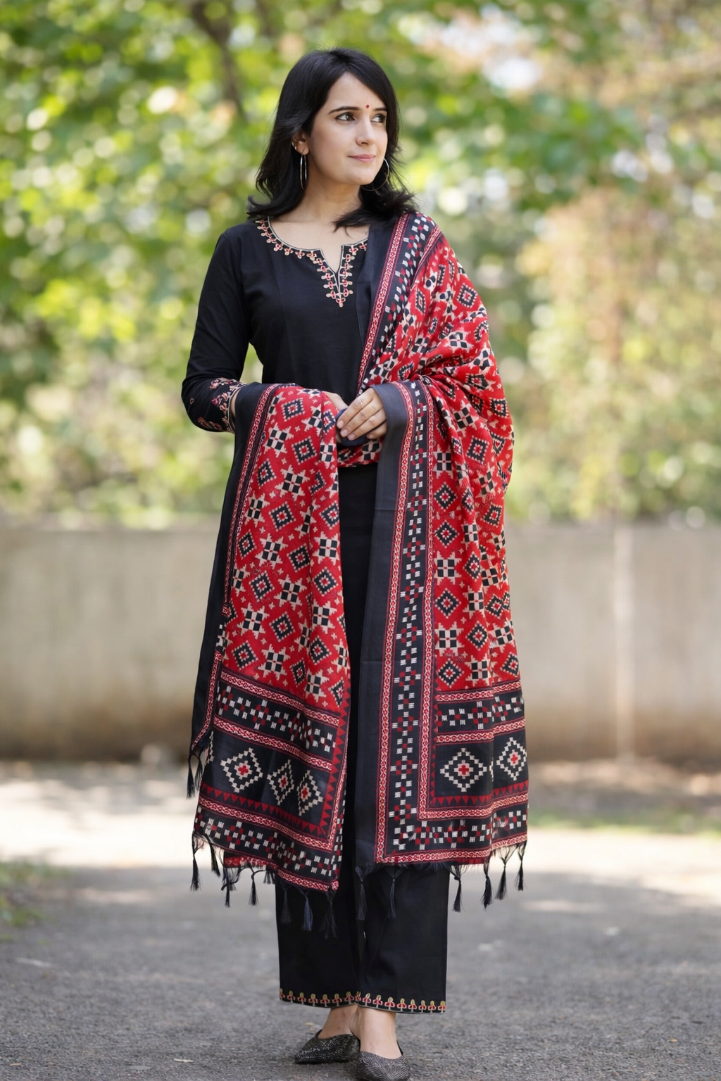 EMBROIDERY SET WITH PATOLA KHADI SILK DUPATTA PERFECT FOR ALL OCCASIONS (BMKF001)