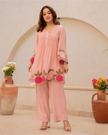 This cordset cotton 60*60 ensemble is designed for comfort and style