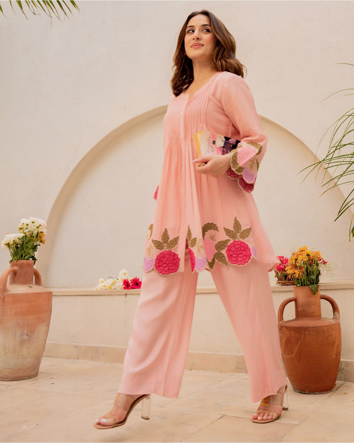 This cordset cotton 60*60 ensemble is designed for comfort and style
