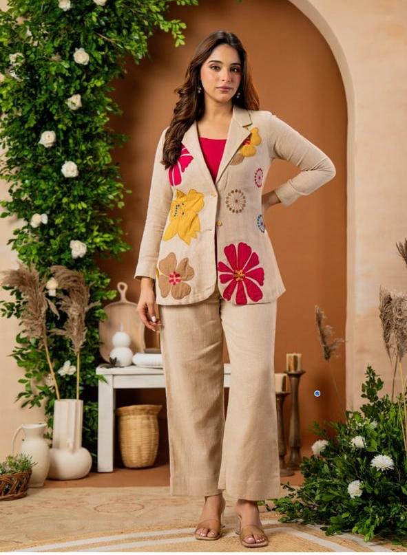 Perfect for a daytime event or a office look. (MDCO-01) (01)