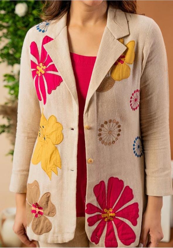 Perfect for a daytime event or a office look. (MDCO-01) (01)