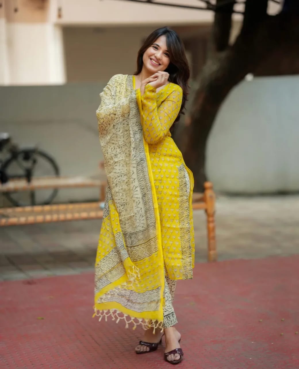 Beautiful kurti pant dupatta set in Premium kotadoriya*with kotadoriya dupatta