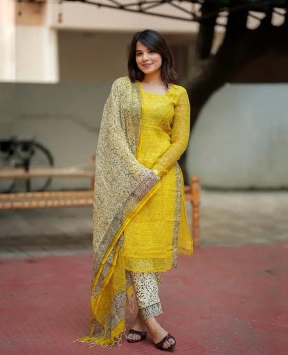 Beautiful kurti pant dupatta set in Premium kotadoriya*with kotadoriya dupatta