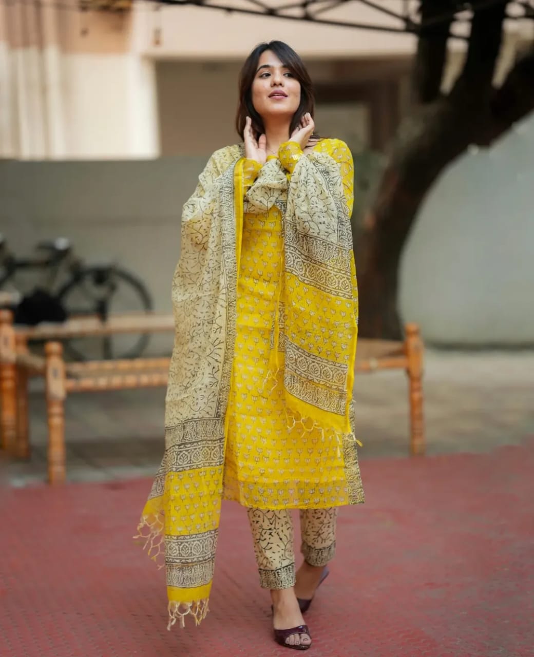 Beautiful kurti pant dupatta set in Premium kotadoriya*with kotadoriya dupatta