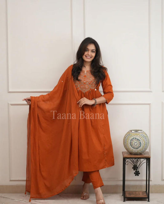 Look straight out of a dreamy movie set as  you turn around and walk in this elegant flaired suit ! The perfect of traditional wear