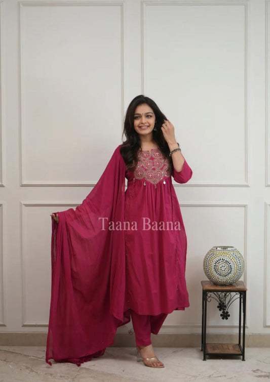 Look straight out of a dreamy movie set as  you turn around and walk in this elegant flaired suit ! The perfect of traditional wear (01)