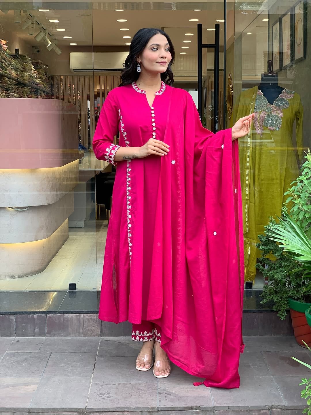 Beautiful  suit with beautiful embroidery hand work (01)