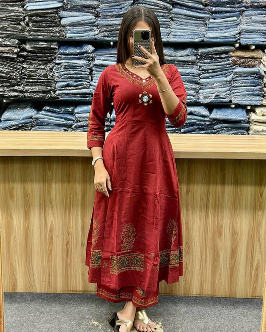 Look straight out of a dreamy movie set as  you turn around and walk in this elegant flaired suit ! The perfect of traditional wear