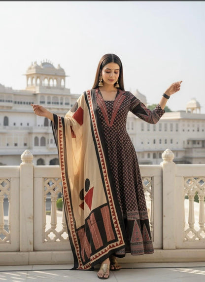 The intricate detailing on the yoke adds a touch of traditional charm (BMAD10)