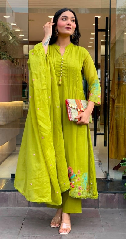 Featuring beautiful &nbsp; Embroidery side baju embroidery 3pcs (SSK01)