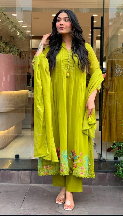 Featuring beautiful &nbsp; Embroidery side baju embroidery 3pcs (SSK01)