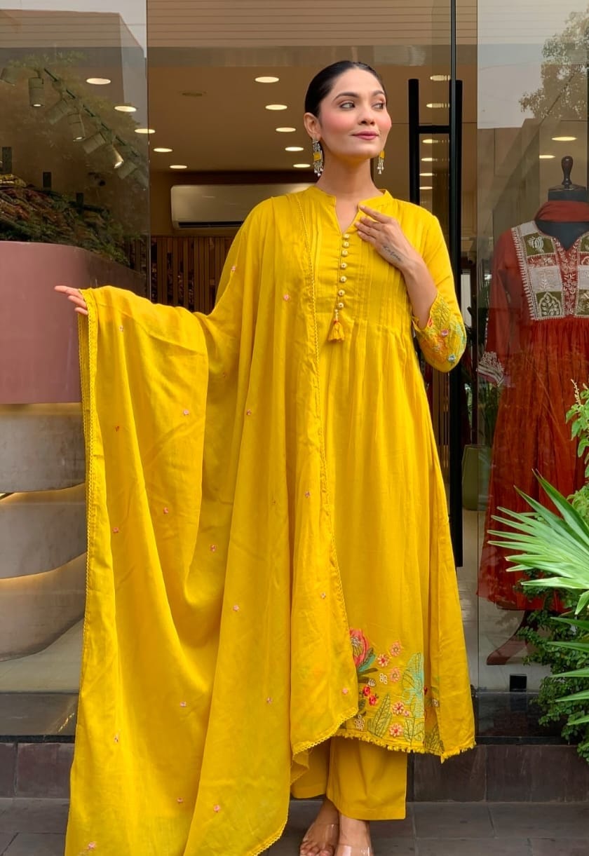 Featuring beautiful &nbsp; Embroidery side baju embroidery 3pcs (SSK01)