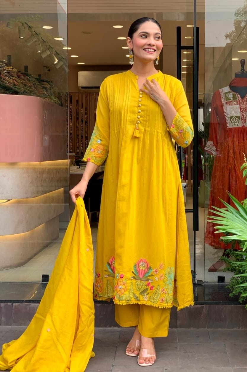 Featuring beautiful &nbsp; Embroidery side baju embroidery 3pcs (SSK01)