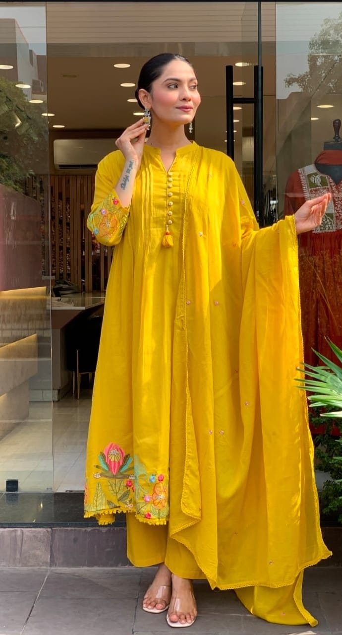 Featuring beautiful &nbsp; Embroidery side baju embroidery 3pcs (SSK01)