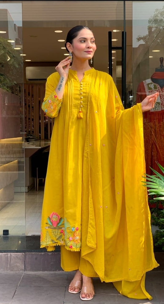 Featuring beautiful &nbsp; Embroidery side baju embroidery 3pcs (SSK01)