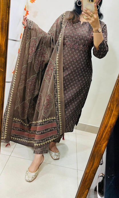 Wearing tradition, walking with pride (KC02)