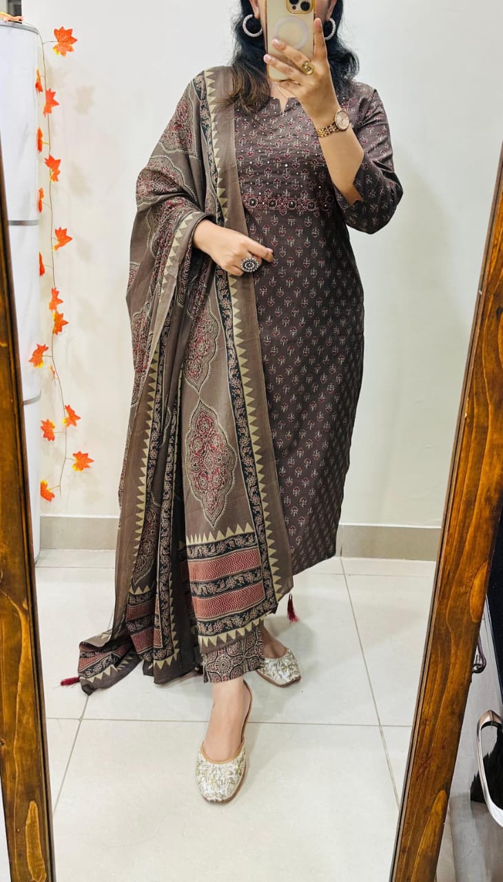 Wearing tradition, walking with pride (KC02)