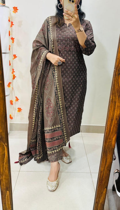 Wearing tradition, walking with pride (KC02)