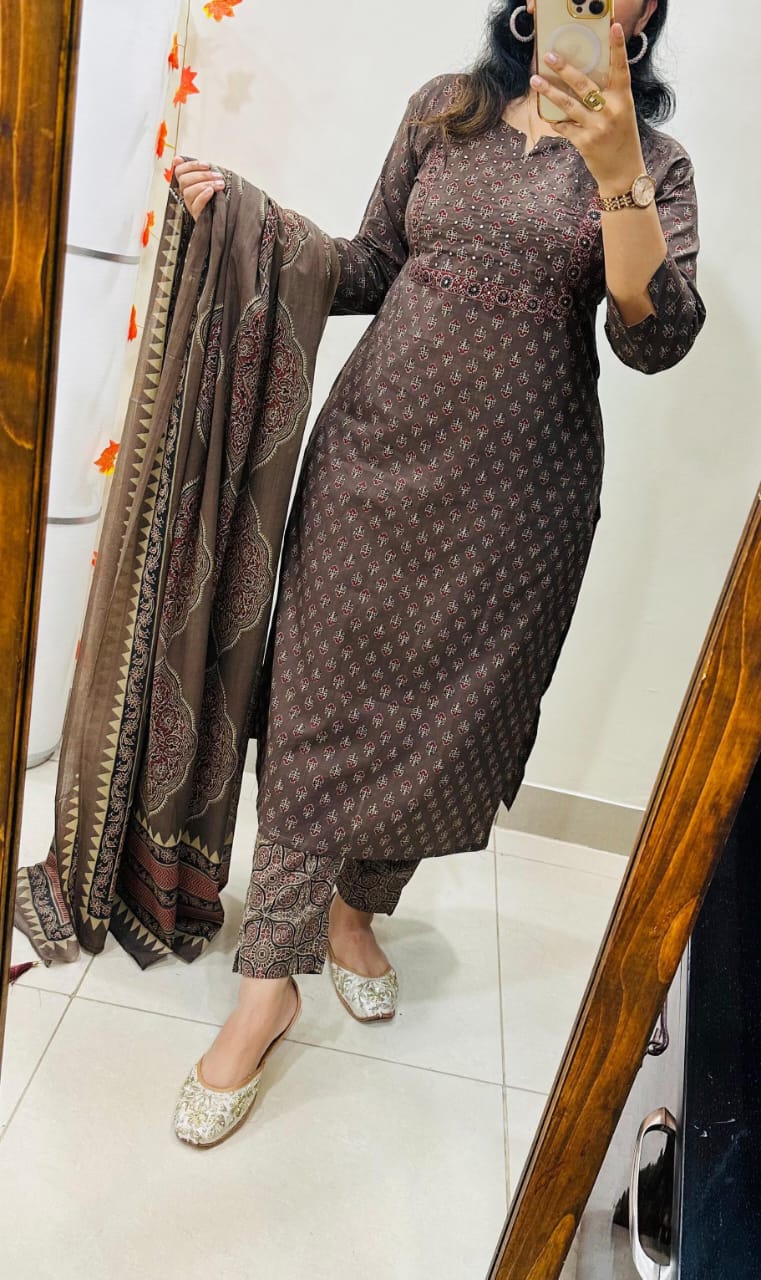 Wearing tradition, walking with pride (KC02)