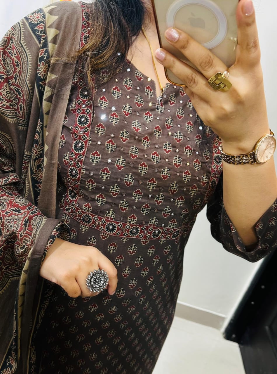 Wearing tradition, walking with pride (KC02)