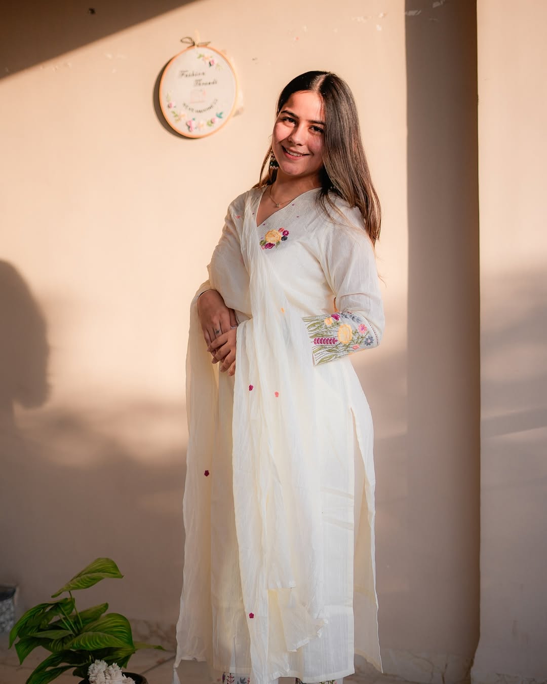 Elegant Off White Embroidered Kurta Set with Floral Design and Soft Dupatta (BMNM07)