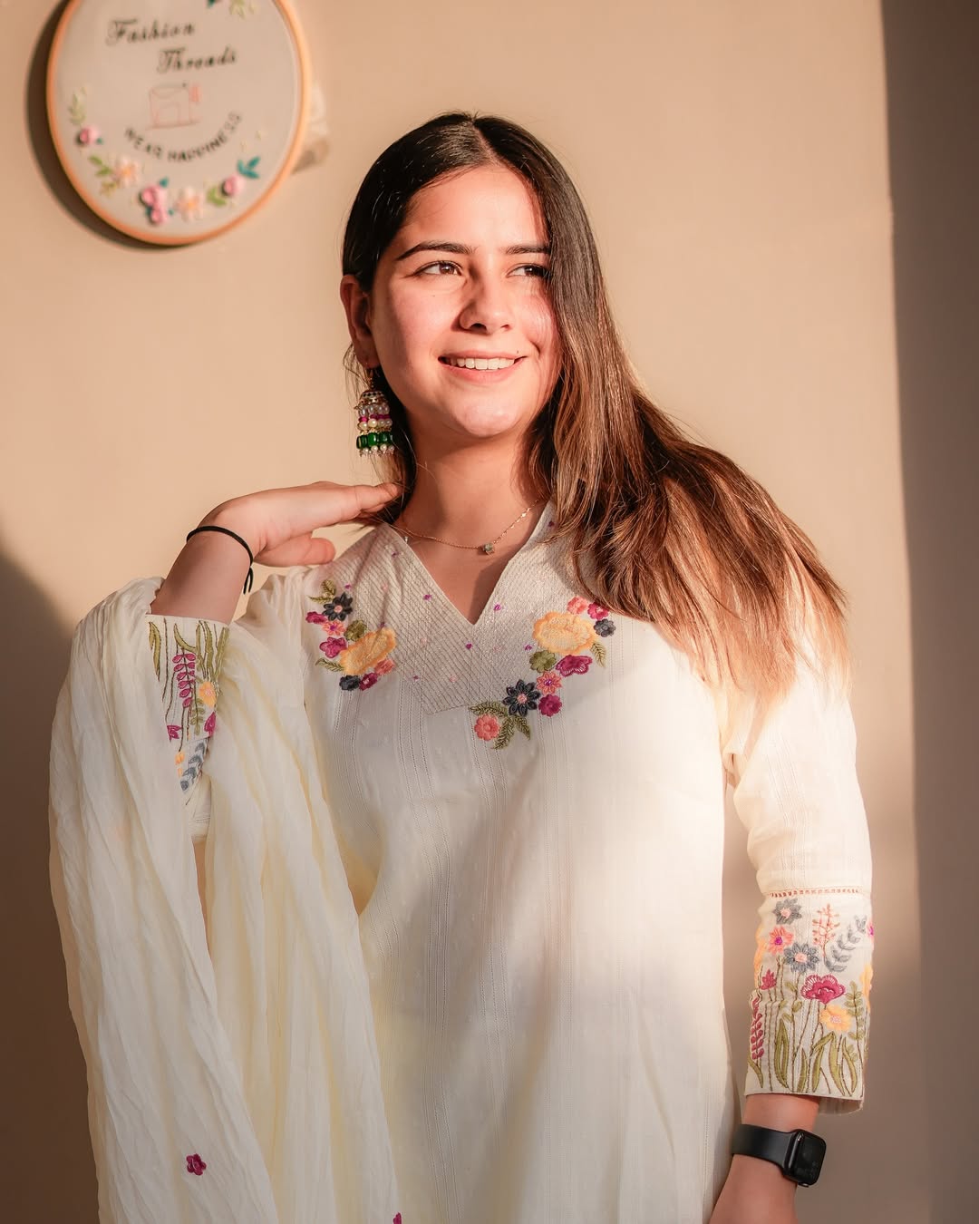 Elegant Off White Embroidered Kurta Set with Floral Design and Soft Dupatta (BMNM07)