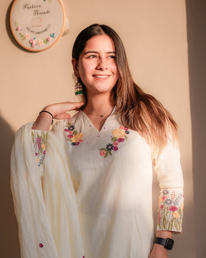 Elegant Off White Embroidered Kurta Set with Floral Design and Soft Dupatta (BMNM07)