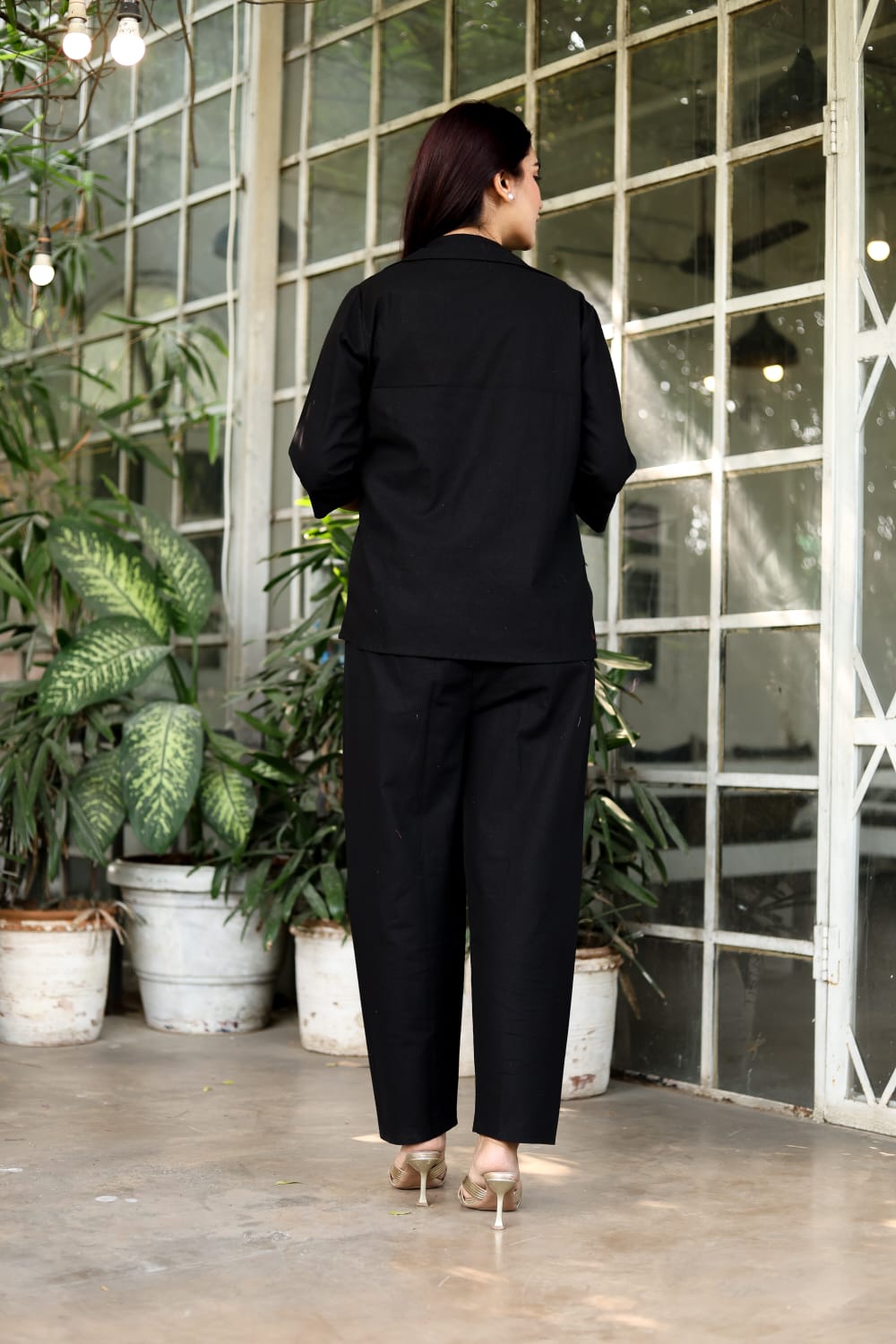 Perfect for a daytime event or a office look. (MDCO-01) (01)