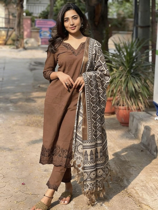 This set is perfect for the summer season with its vibrant f and confident  (SSKG01)