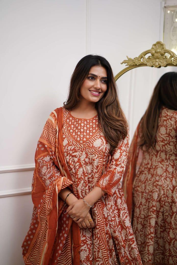 New  Anarkali kurta set with new style (BMAD11)