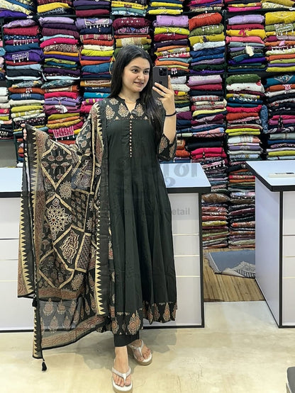 New anarkali kurta set with new style... parrten (ANJR108)