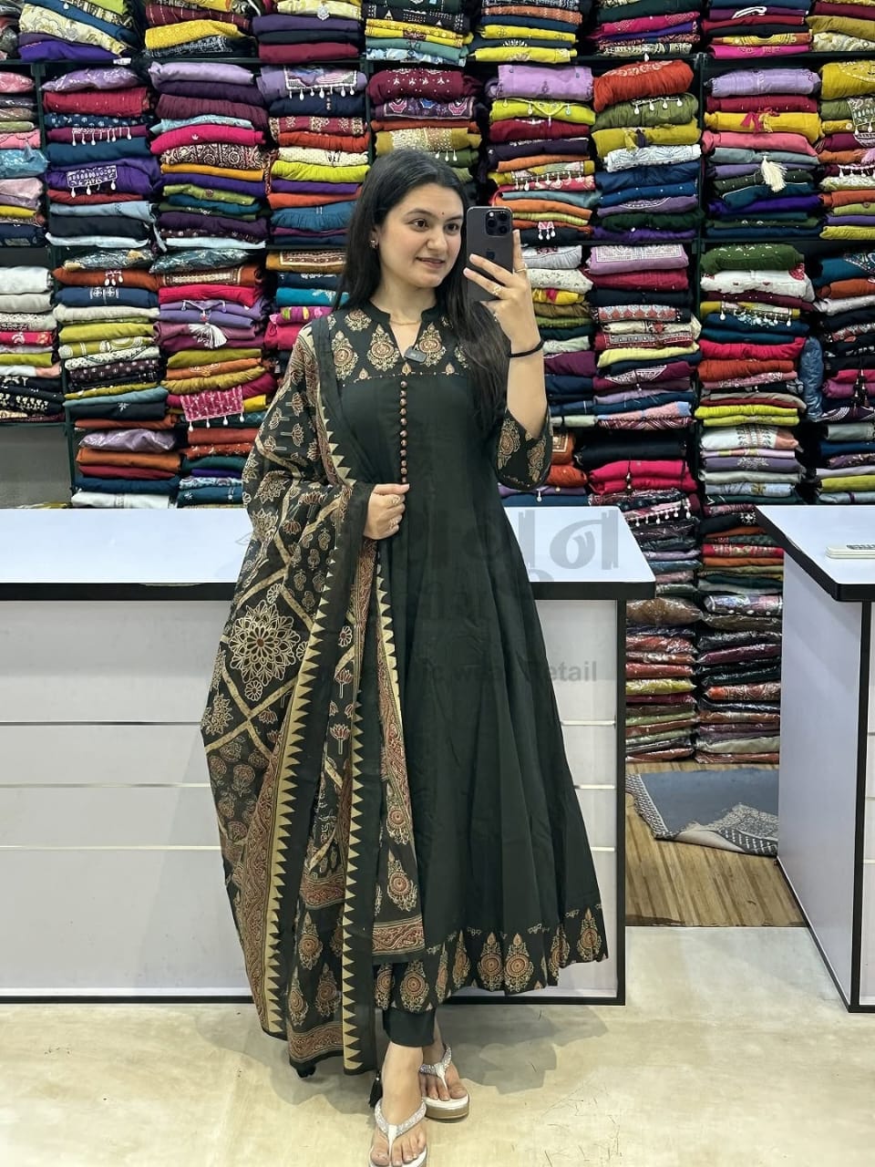 New anarkali kurta set with new style... parrten (ANJR108)